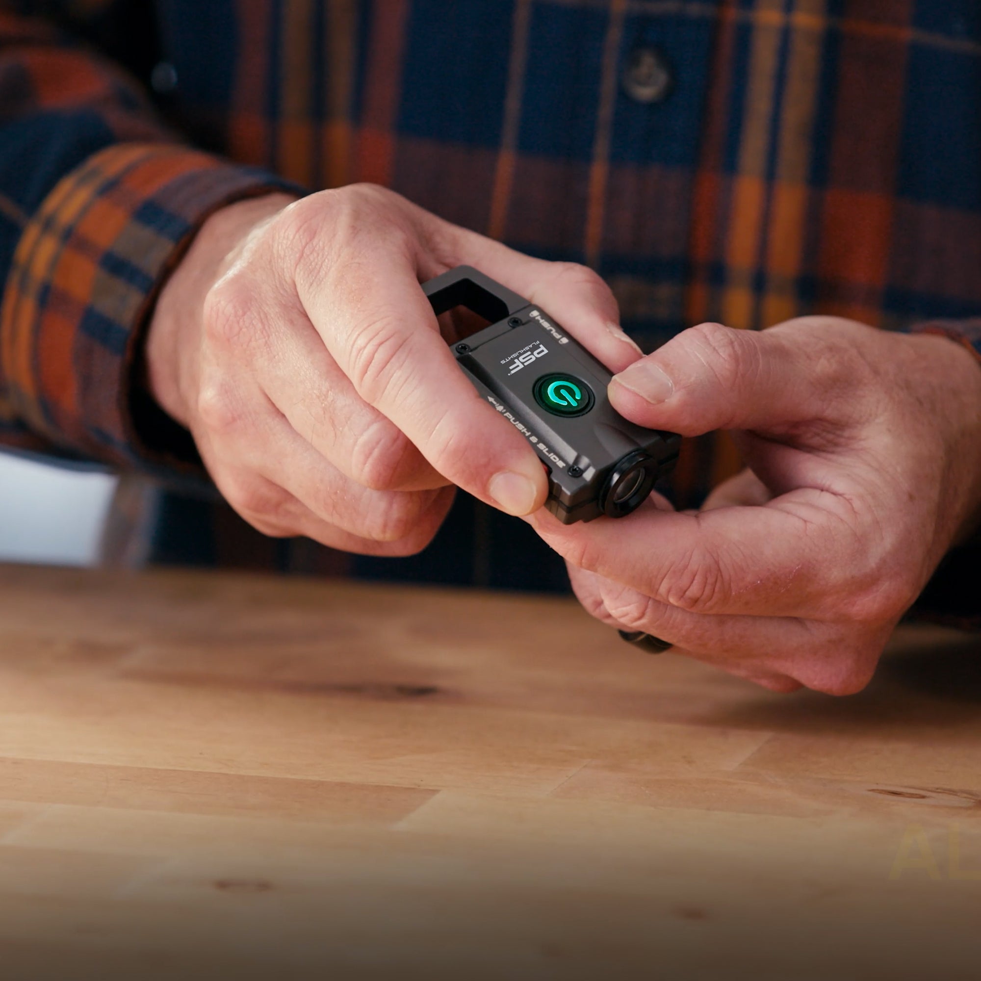 ALERT120™ RECHARGEABLE PERSONAL SAFETY ALARM & FLASHLIGHT