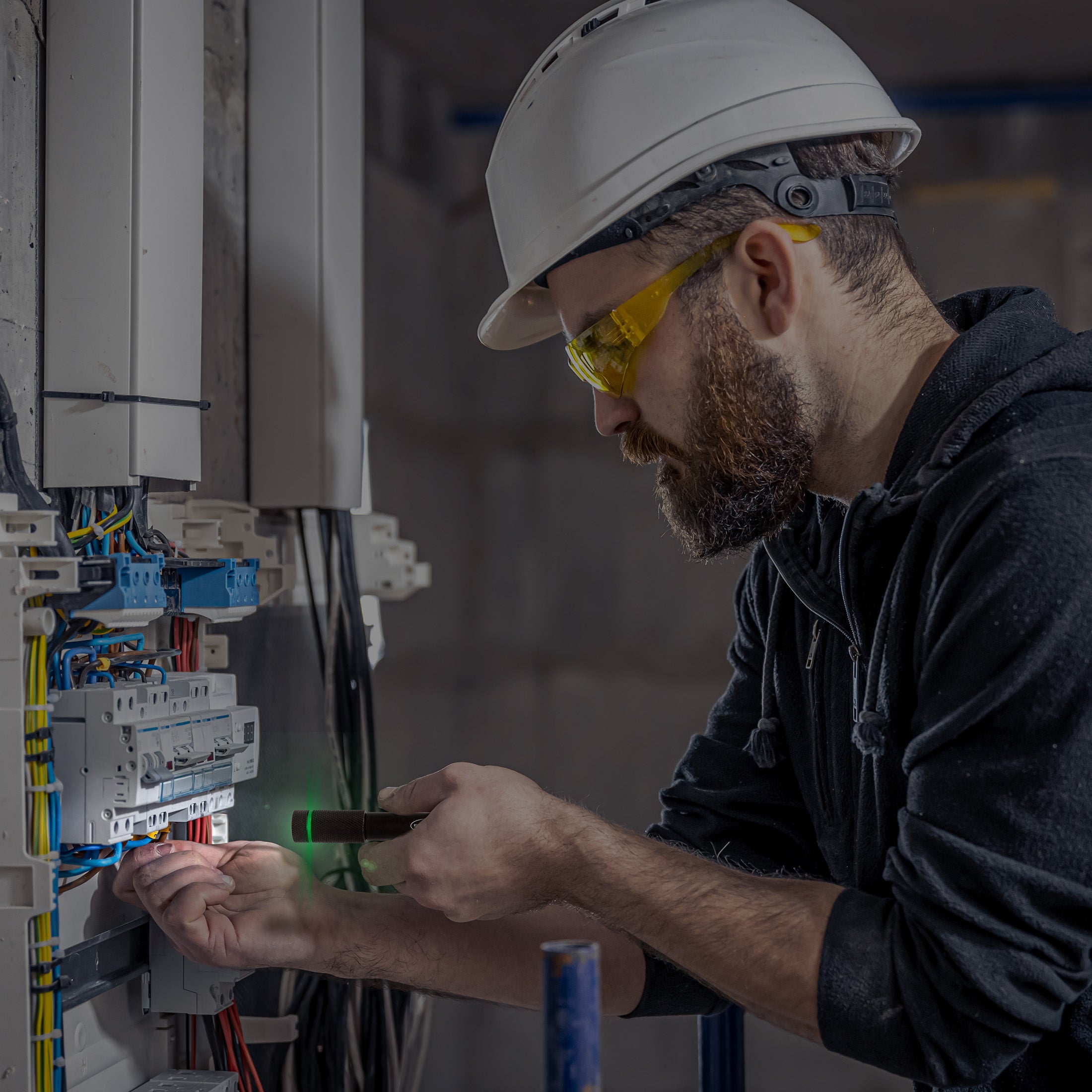 an image of a electrician fixing something with the AURA-RS 260 Lumen Rechargeable Penlight 