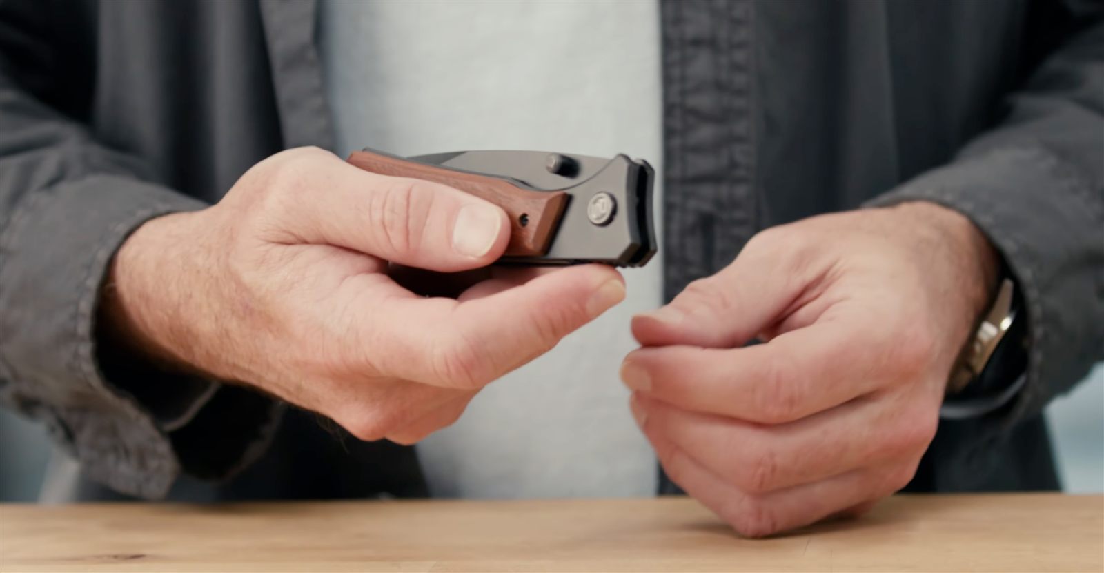Closing the Ridgeline folding knife by hand