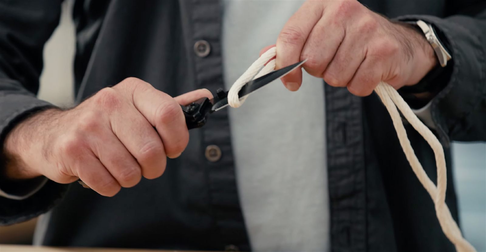 Cutting cord with the Scout multi-tool